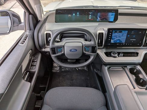 Used 2025 Ford Expedition Max Active AWD/4WD image 17