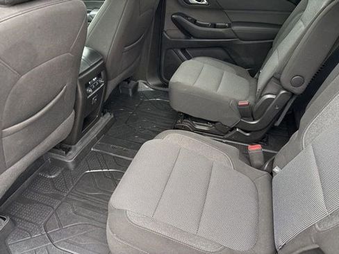 Used 2023 Chevrolet Traverse LT image 32