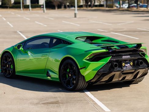 Used 2023 Lamborghini Huracan Tecnica image 10