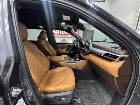 Used 2021 Toyota Highlander Platinum image 10