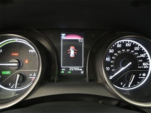 Used 2024 Toyota Camry SE image 6