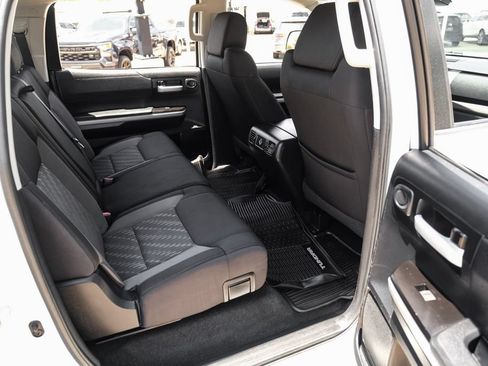 Used 2018 Toyota Tundra SR5 w/ SR5 Upgrade Package AWD/4WD image 36