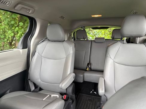Used 2023 Toyota Sienna XLE AWD/4WD image 12