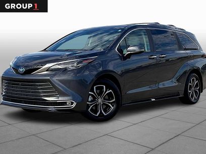 Used 2025 Toyota Sienna Platinum