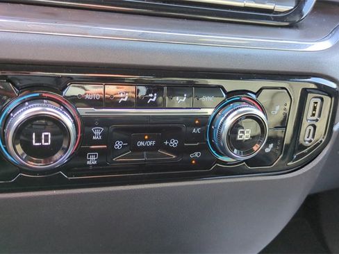 Used 2024 GMC Sierra 1500 SLT image 18