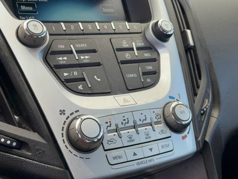 Used 2017 Chevrolet Equinox LS FWD image 18