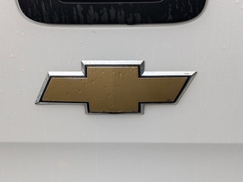 Used 2010 Chevrolet Silverado 2500 LT w/ Interior Plus Package AWD/4WD image 11
