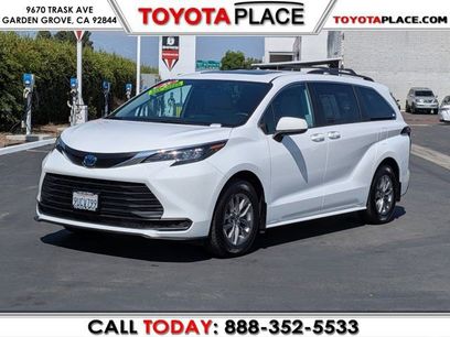 Used 2025 Toyota Sienna LE w/ LE Plus Package