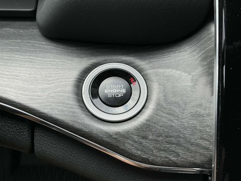 Used 2024 Jeep Grand Cherokee L Overland w/ Luxury Tech Group IV image 19