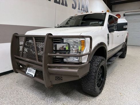Used 2017 Ford F250 King Ranch w/ FX4 Off-Road Package AWD/4WD image 3