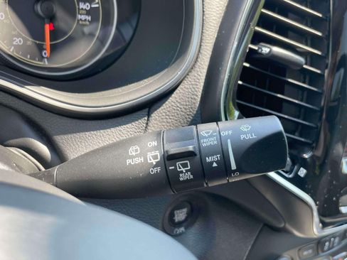 Used 2022 Jeep Cherokee Limited w/ Mopar Interior Package AWD/4WD image 25