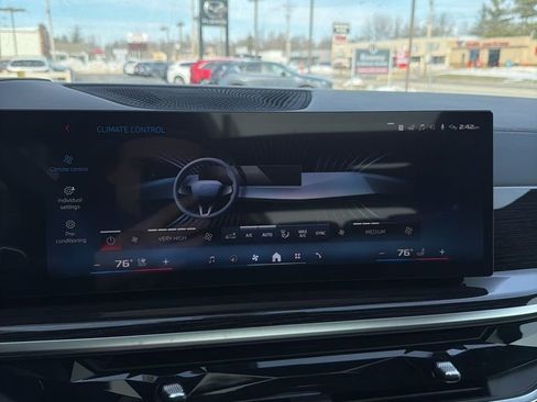 New 2026 BMW X7 M60i w/ Climate Comfort Package image 47