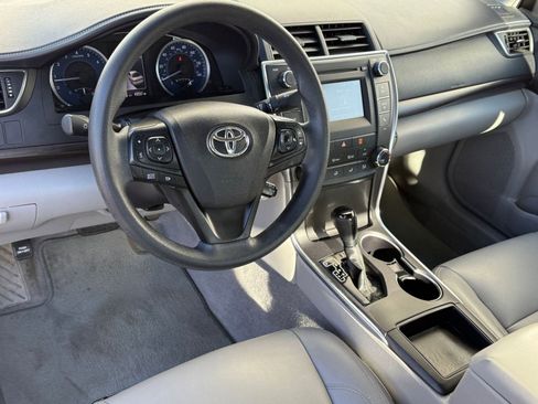 Used 2017 Toyota Camry LE image 4