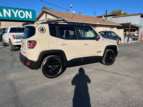 Used 2017 Jeep Renegade Trailhawk image 4
