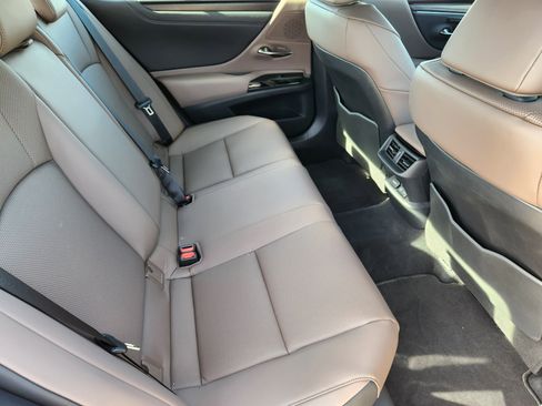 Used 2025 Lexus ES 300h w/ Premium Package image 39