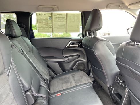 Used 2023 Mitsubishi Outlander SE FWD image 24