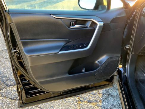 Used 2019 Toyota RAV4 XLE image 21