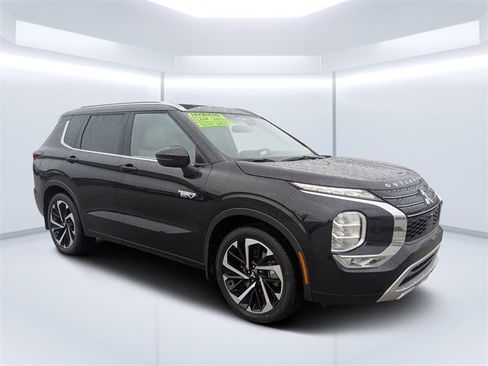 Used 2023 Mitsubishi Outlander 4WD Plug-In Hybrid image 2