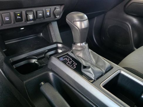 Used 2022 Toyota Tacoma TRD Sport w/ Technology Package RWD image 18
