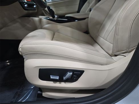 Used 2019 BMW 540i w/ Convenience Package image 27