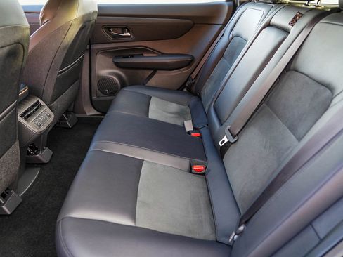 Used 2024 Nissan Ariya AWD image 22