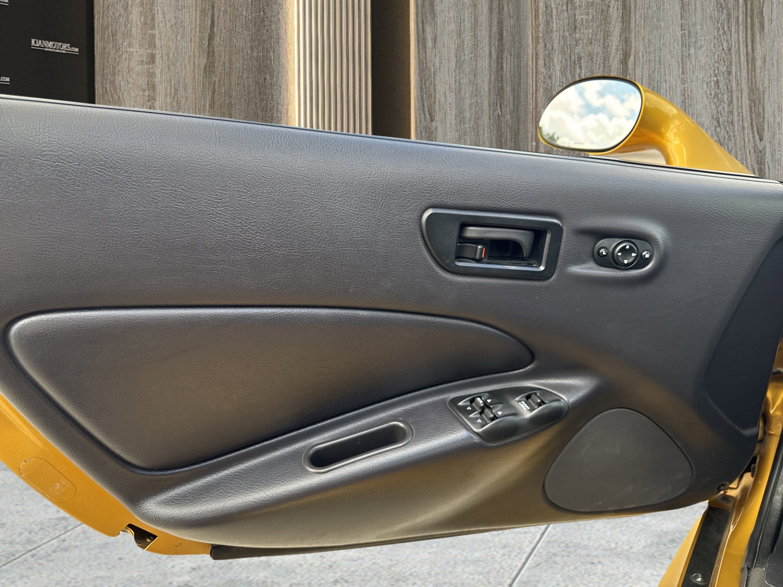 Used 2002 Chrysler Prowler RWD image 32