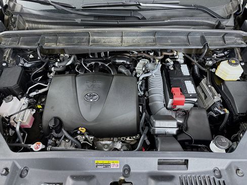 Used 2022 Toyota Highlander XLE AWD/4WD image 31