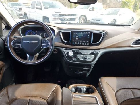 Used 2017 Chrysler Pacifica Limited w/ UConnect Theater Package image 32