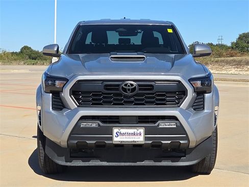 Used 2024 Toyota Tacoma TRD Sport image 2