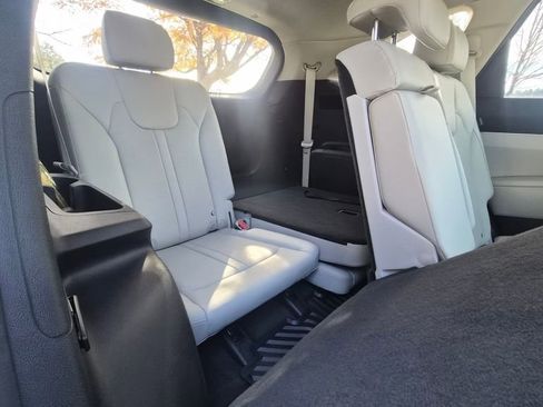 New 2025 Kia Sorento S image 18