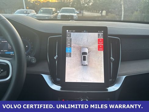 Certified 2025 Volvo XC90 B6 Plus image 27