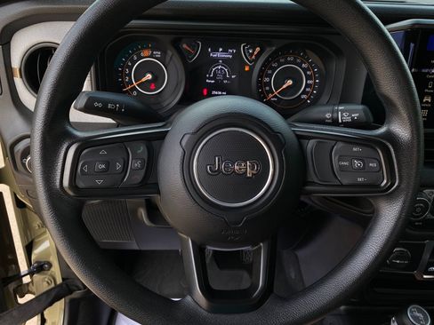 Used 2025 Jeep Wrangler Sport AWD/4WD image 23
