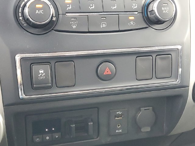 Used 2017 Nissan Titan SV AWD/4WD image 23