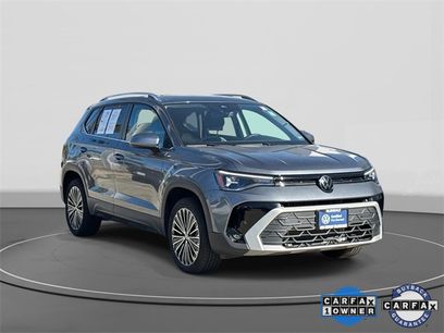 Certified 2025 Volkswagen Taos SE w/ Panoramic Sunroof Package