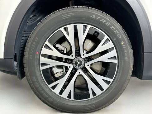 Used 2025 Mercedes-Benz GLB 250 4MATIC image 11