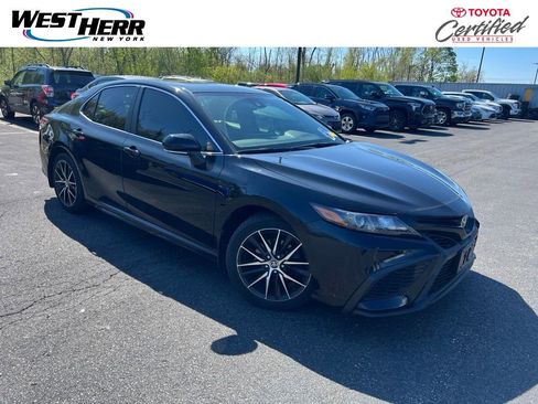 Used 2021 Toyota Camry SE w/ Cold Weather Package AWD/4WD image 1