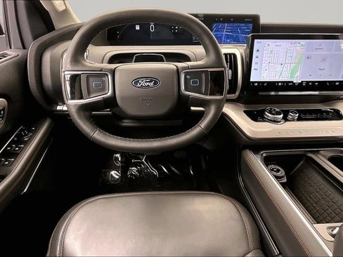 Certified 2025 Ford Expedition Active AWD/4WD image 5