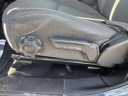 Used 2024 Jeep Wrangler Rubicon image 15