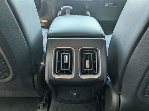 Used 2024 Kia Sorento S image 27