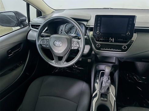 Used 2022 Toyota Corolla LE image 17