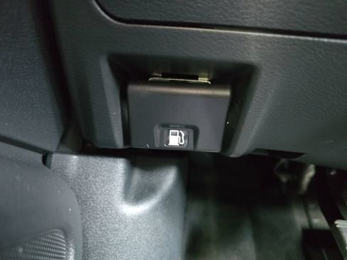 Used 2025 Nissan Sentra SV FWD image 30