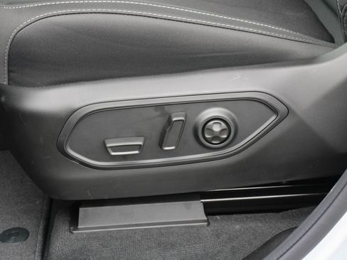 New 2025 Jeep Grand Cherokee L Laredo image 4