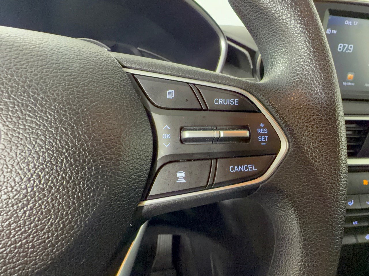 Used 2019 Hyundai Santa Fe SEL FWD image 17