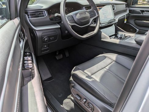 New 2026 Jeep Grand Wagoneer Limited AWD/4WD image 11