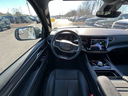 Used 2024 Jeep Wagoneer L Series III w/ Flexible Seating Group image 18