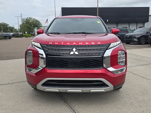 Used 2024 Mitsubishi Outlander SE FWD image 3