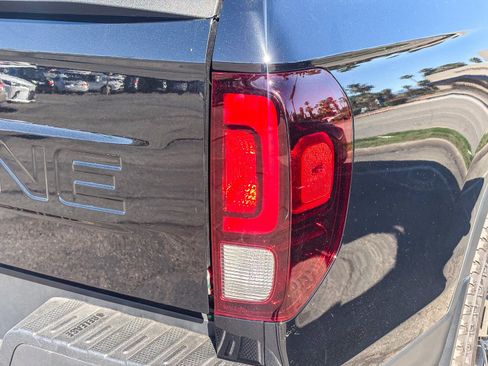 Used 2025 Honda Ridgeline Black Edition image 9