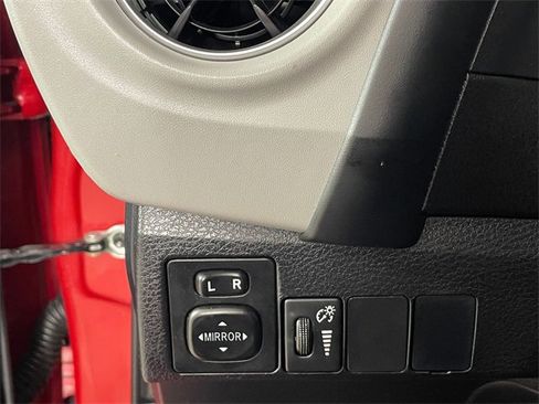 Used 2017 Toyota Corolla L image 14