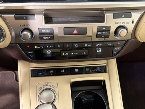 Used 2016 Lexus ES 350 w/ Luxury Package w/Wood Trim FWD image 16