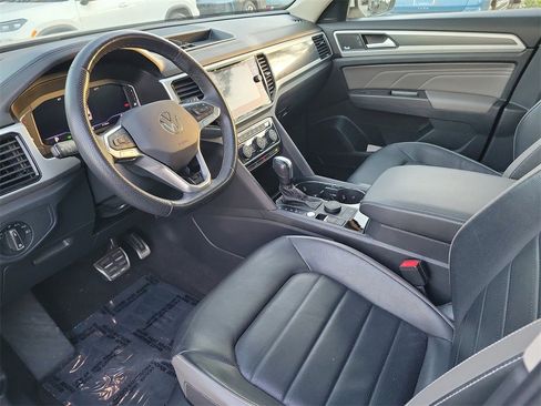Used 2023 Volkswagen Atlas SEL Premium image 13